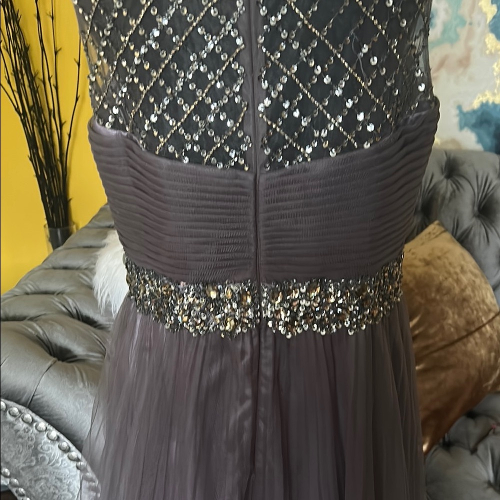 Elegant Gray Evening Gown - Picture 6 of 11